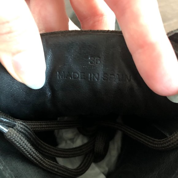 Shoes - Picture 4 of 5